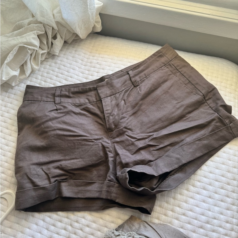 Perfect brown linen shorts for the summer <3